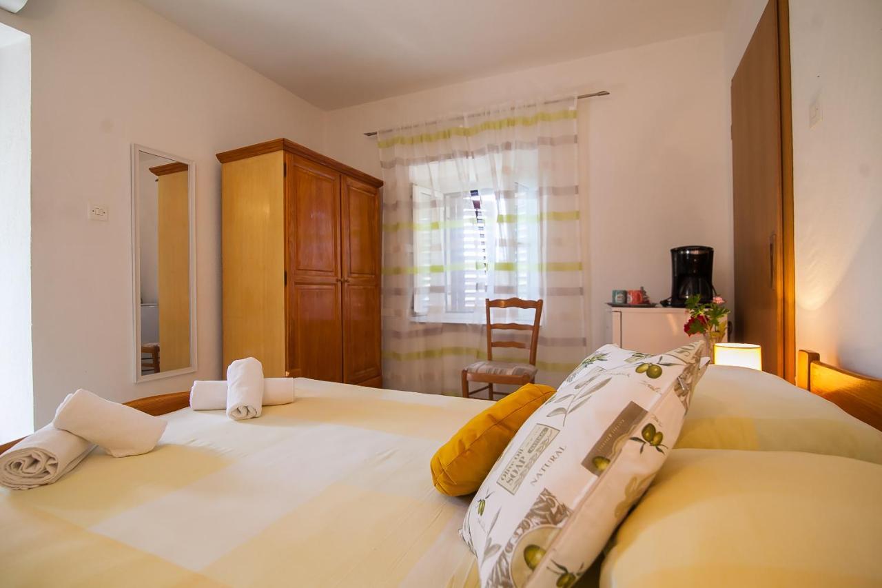 Old Town Accommodation Bol Buitenkant foto