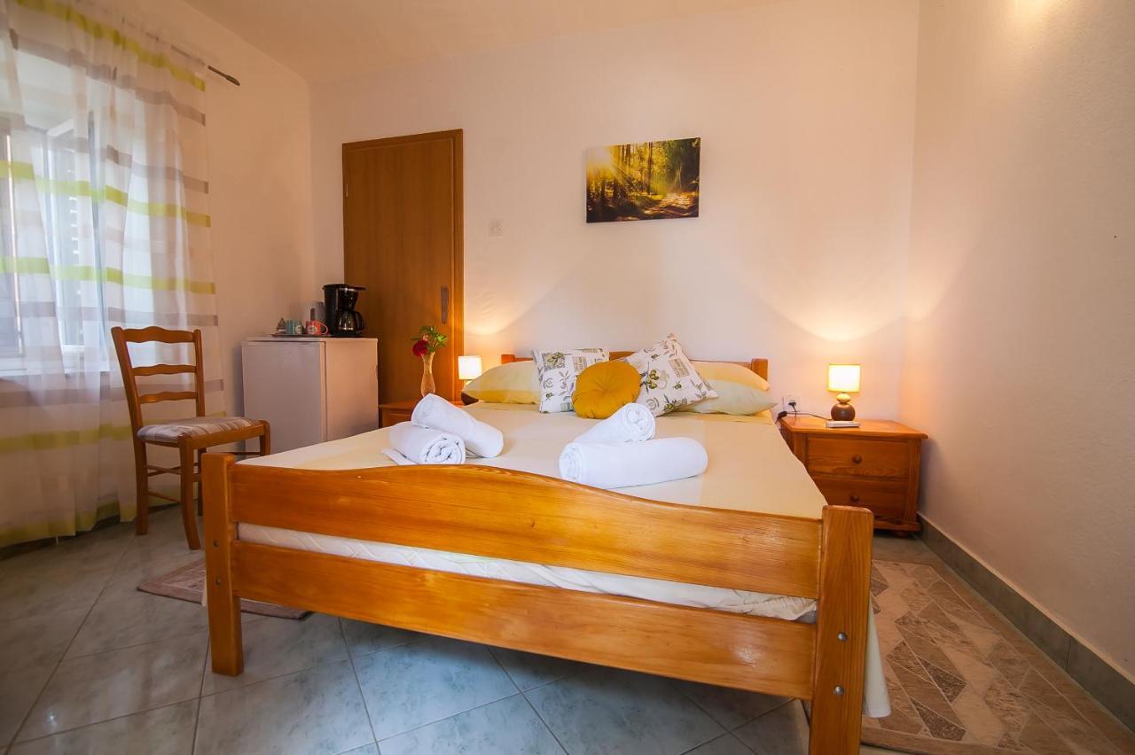 Old Town Accommodation Bol Buitenkant foto
