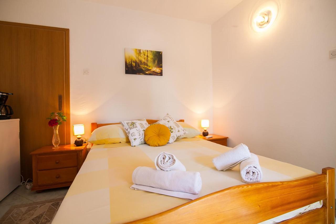 Old Town Accommodation Bol Buitenkant foto