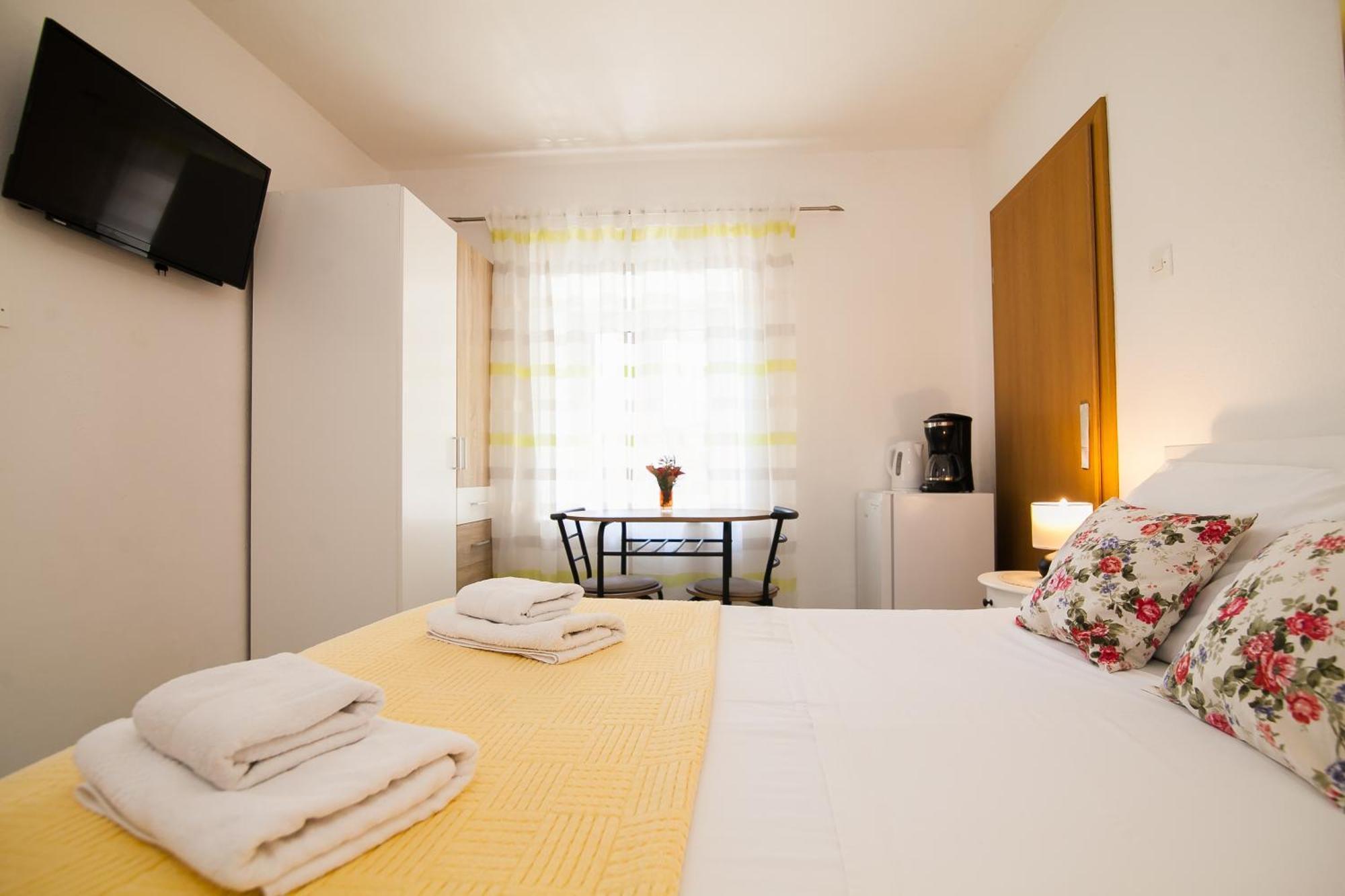 Old Town Accommodation Bol Buitenkant foto
