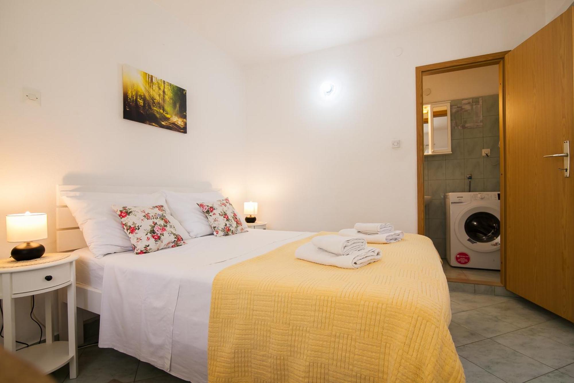 Old Town Accommodation Bol Buitenkant foto