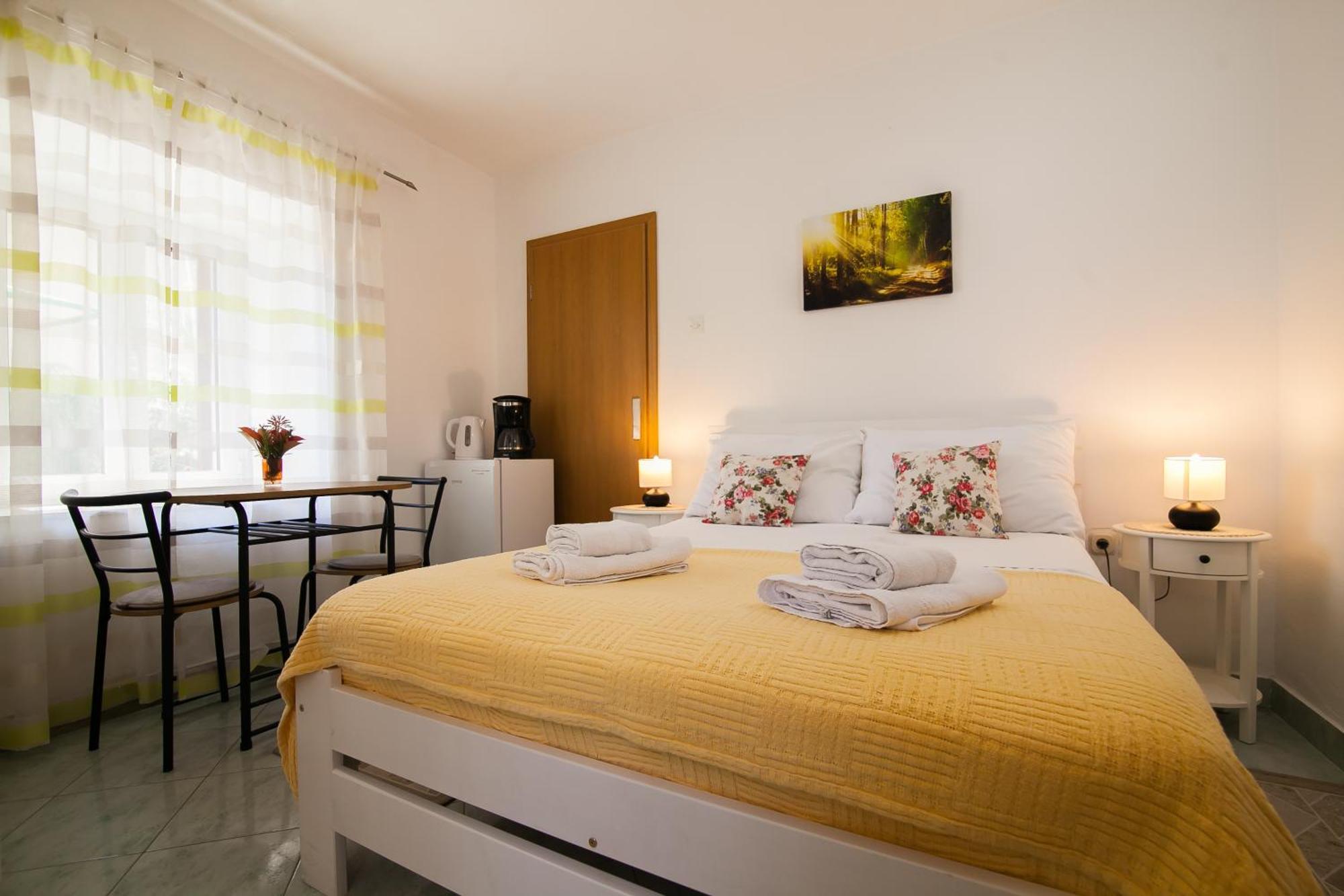Old Town Accommodation Bol Buitenkant foto